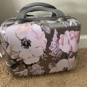 Triforce travelware beauty travel case NWT